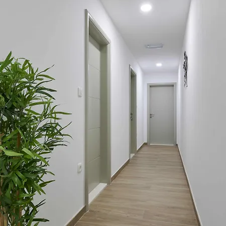 & Zaja * Трогир