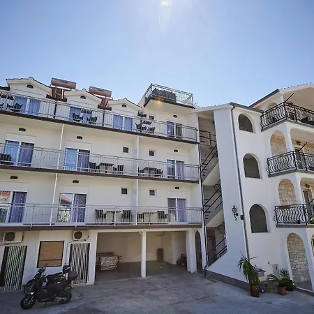 Апартаменты & Zaja *